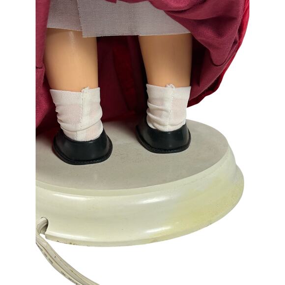 Rennor Lighted and Animated Mrs. Claus-22 Inches Tall-Very Good Condition! - Picture 12 of 16